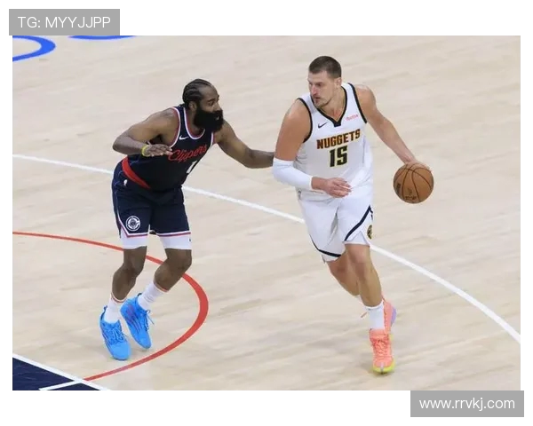 勇士与快船激战正酣比分胶着精彩瞬间回顾与分析