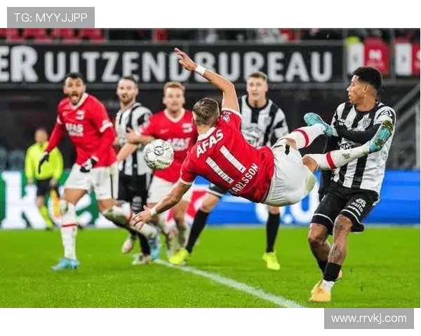 奈梅亨与阿尔克的精彩对决揭示足球战术与团队协作的完美结合