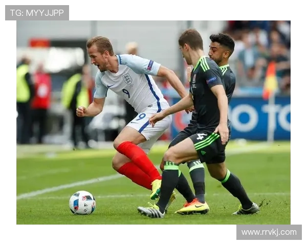 英格兰与美国足球精彩对决直播全程回顾与分析