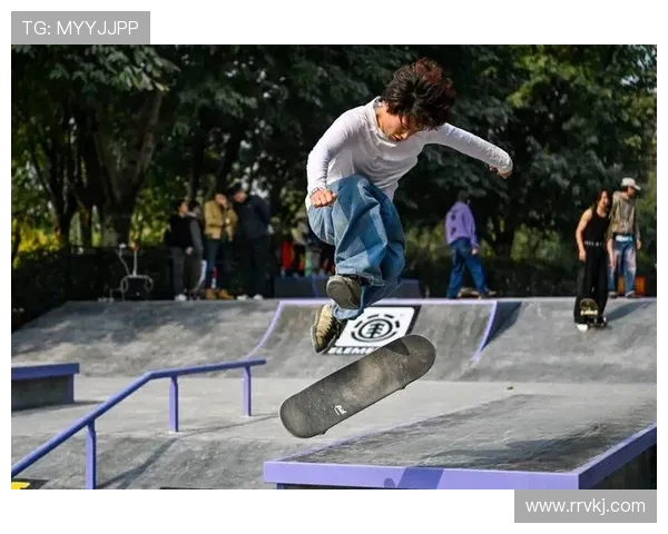 重庆滑板队的团队协作与成长之路探讨 重庆滑板队的团队协作与成长之路探讨