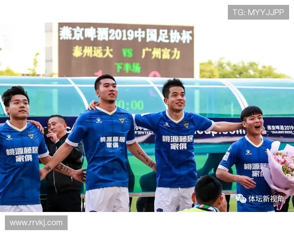 成都攀岩队在滑板精英赛中的团队协作表现分析与点评